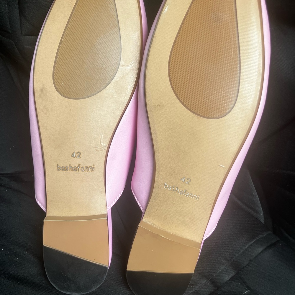 ⚜️Pink Women's Leather Loafers (Mules) with Gold Buckle⚜️ - Picture 2 of 3